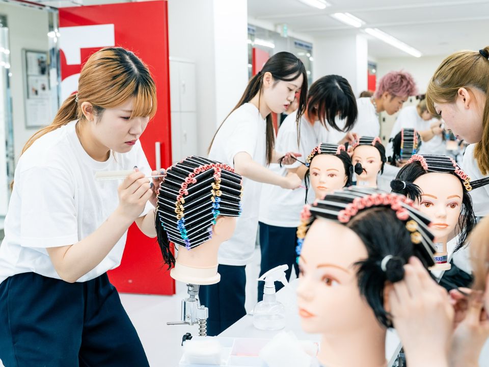 関西美容専門学校 | キャンパスライフ | ベスト進学ネット