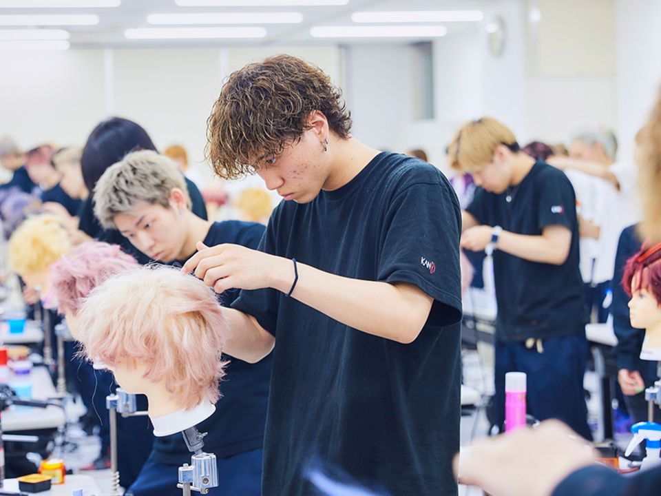 関西美容専門学校 | 学校案内、資料請求はコチラ | ベスト進学ネット