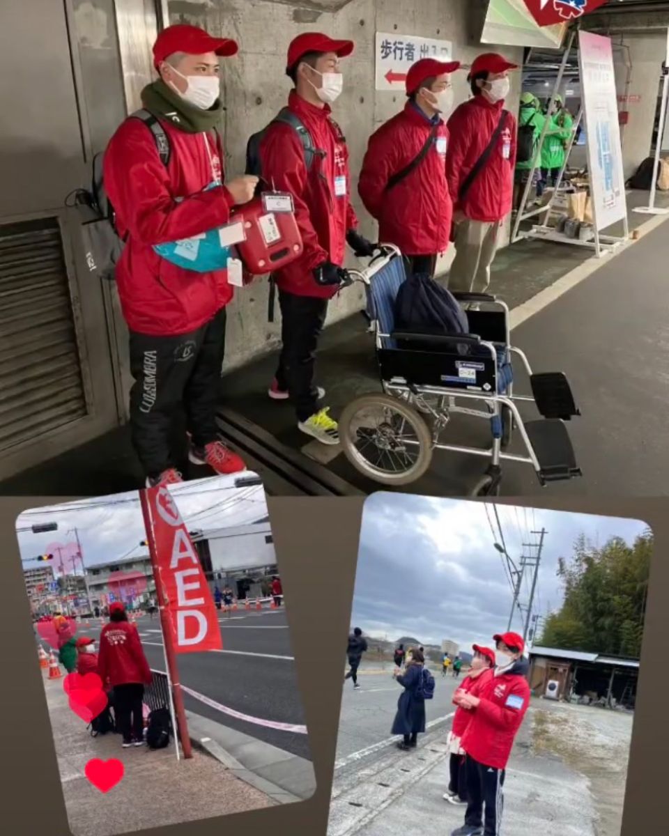 姫路城マラソンは見ましたか？赤いユニフォームを着ていたのは、実は本校の学生さんたち！ボランティアで参加しました★