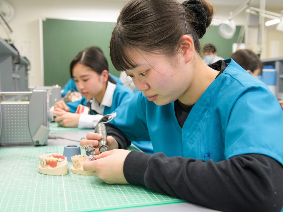 茨城歯科専門学校 | 歯科技工士科 〔2年制〕 | ベスト進学ネット