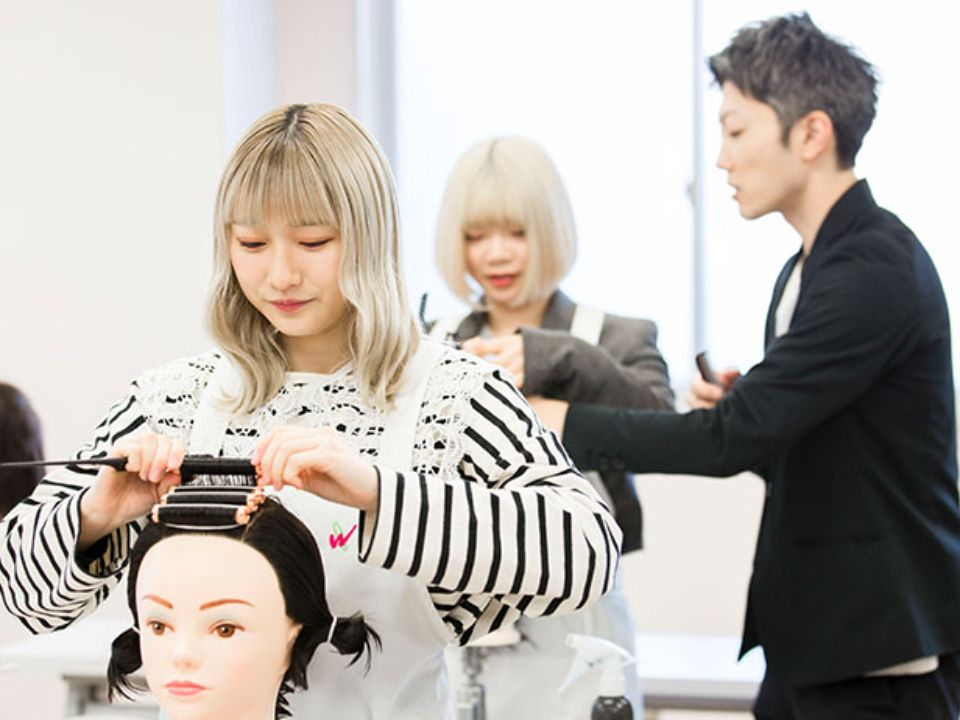 早稲田美容専門学校 | 学校案内、資料請求はコチラ | ベスト進学ネット